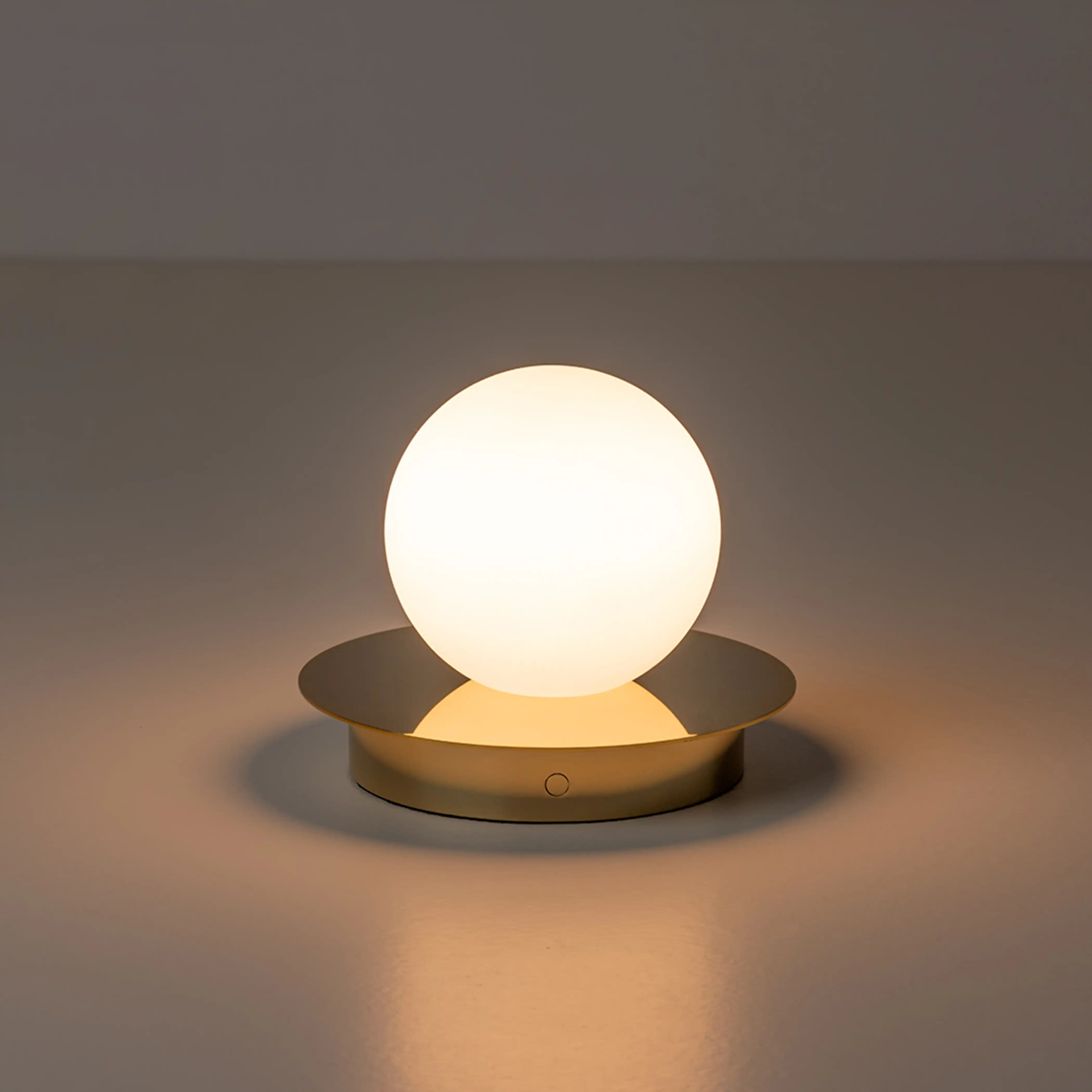 houseof Opal Disk Cordless Table Lamp | Brass - Image 5