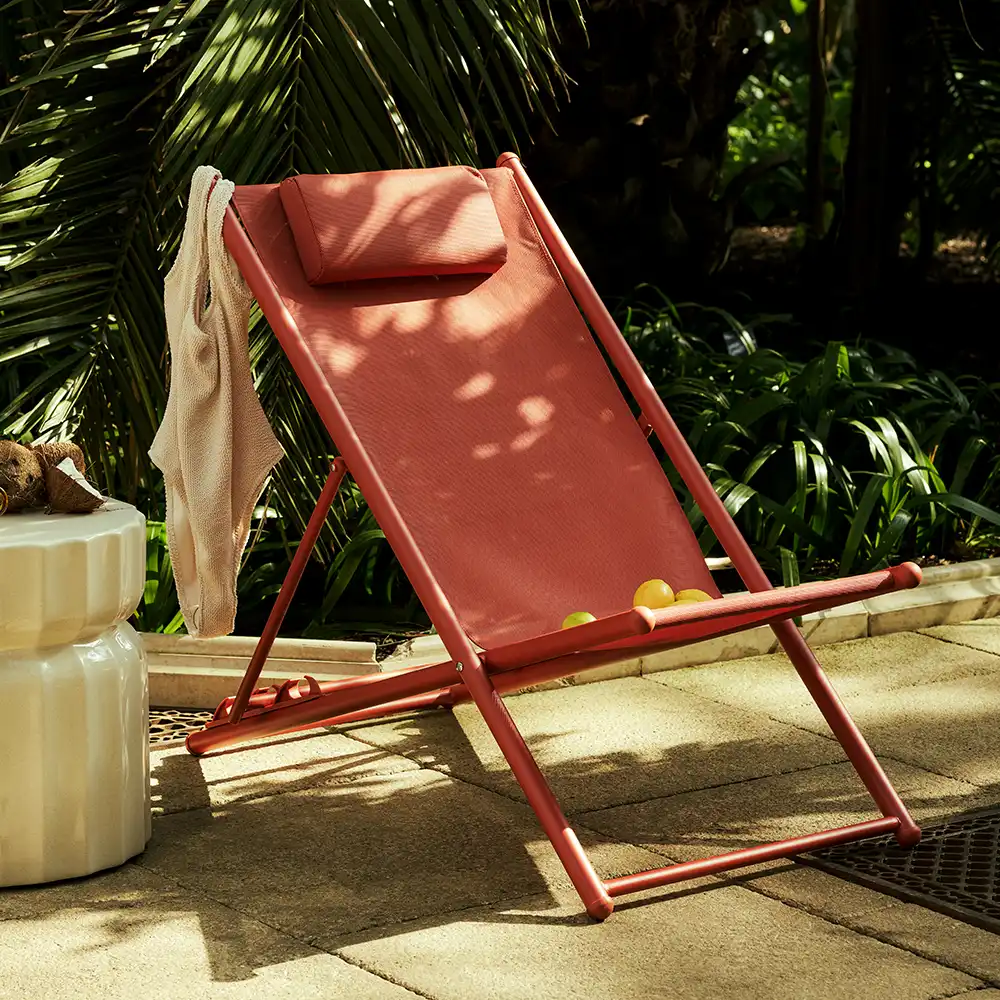 Lua Folding Deck Chair | Bright Red